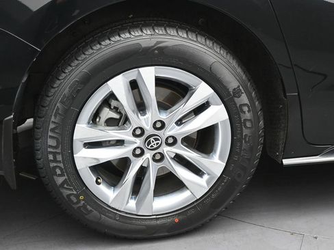 Used 2025 Toyota Sienna XLE w/ XLE Plus Package AWD/4WD image 40