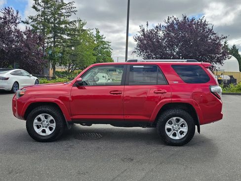 Used 2022 Toyota 4Runner SR5 AWD/4WD image 4