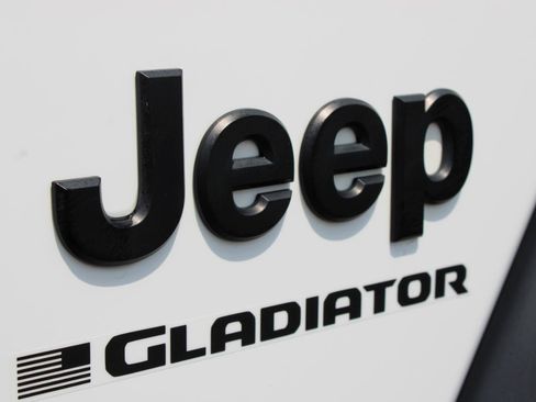 Used 2025 Jeep Gladiator Sport AWD/4WD image 7