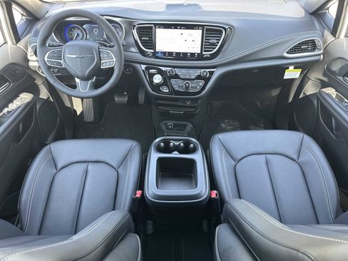 New 2026 Chrysler Pacifica Select image 22