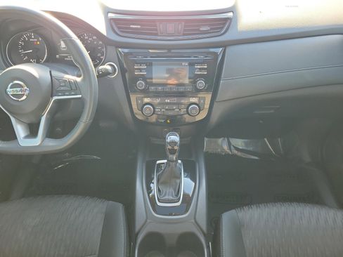 Certified 2017 Nissan Rogue SV image 18