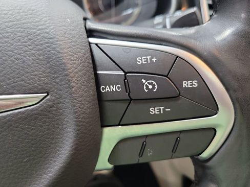 Used 2016 Chrysler 200 C w/ Premium Lighting Group image 33