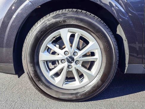 Used 2024 Kia Carnival LX image 16