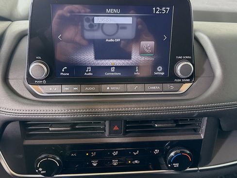 Used 2024 Nissan Rogue S image 18