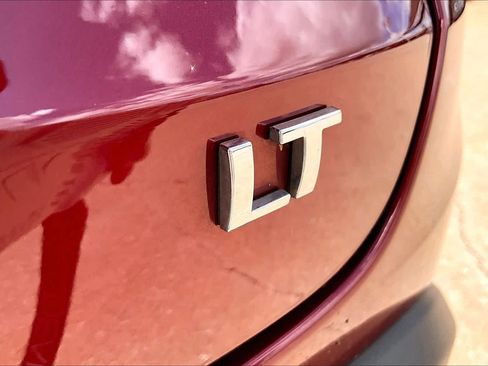 Used 2025 Chevrolet Trax LT FWD image 9