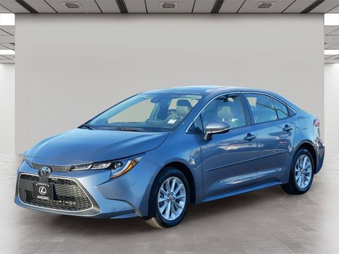 Used 2022 Toyota Corolla XLE image 2