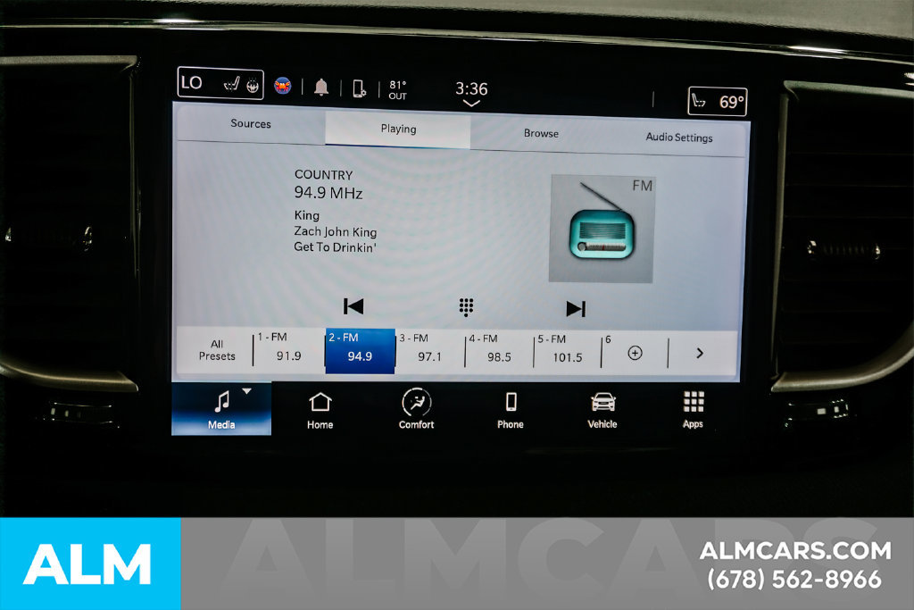 Used 2023 Chrysler Pacifica Touring-L FWD image 38