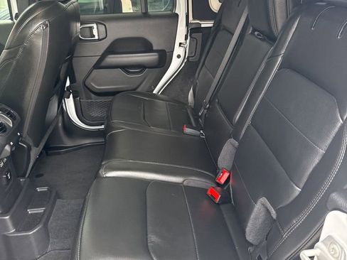 Used 2022 Jeep Wrangler Unlimited Sahara image 11