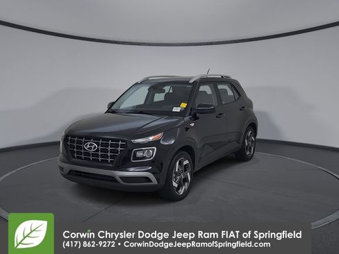 Used 2025 Hyundai Venue SEL FWD image 6
