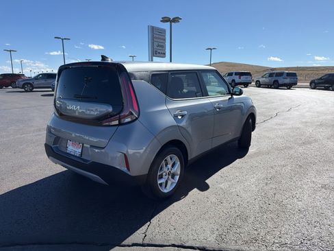 Used 2025 Kia Soul LX image 5