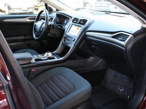Used 2018 Ford Fusion SE w/ Fusion SE Technology Package FWD image 22
