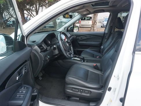 Used 2022 Honda Pilot Touring image 2