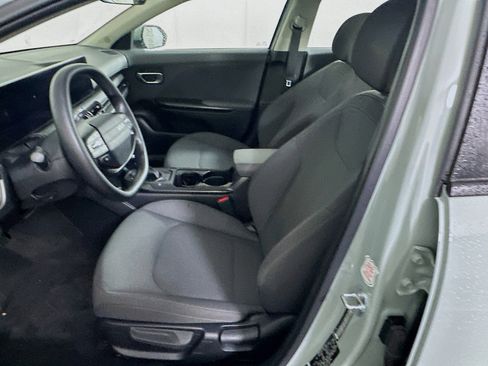 Used 2025 Kia K4 LXS image 13