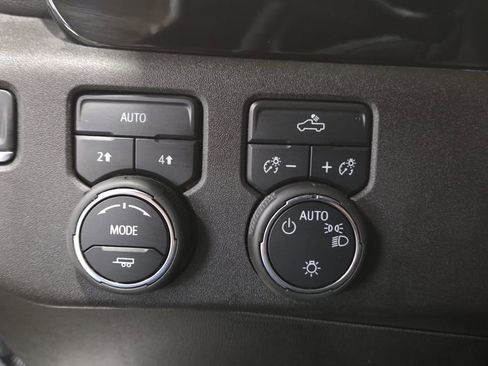 Used 2024 Chevrolet Silverado 1500 LT AWD/4WD image 9