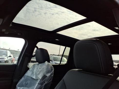 New 2026 Chevrolet Traverse LT w/ Sun and Wheel Package image 8