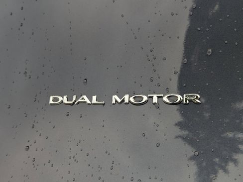 Used 2022 Tesla Model Y Long Range image 31