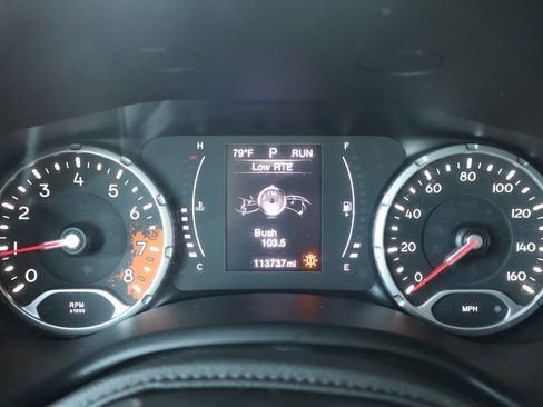 Used 2017 Jeep Renegade Latitude w/ Cold Weather Group AWD/4WD image 33