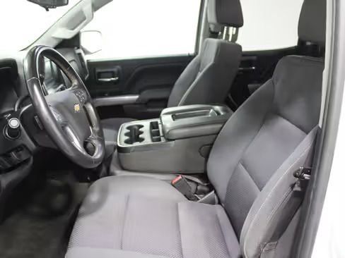 Used 2018 Chevrolet Silverado 1500 LT RWD image 3