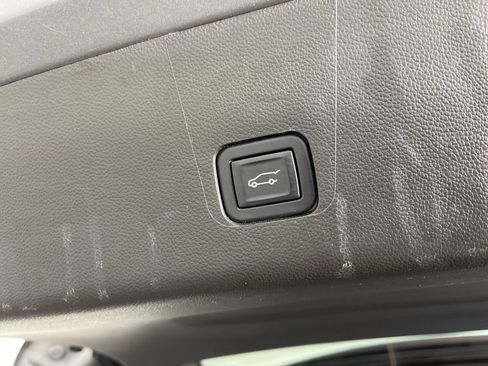 Certified 2023 Chevrolet Traverse LT FWD image 12