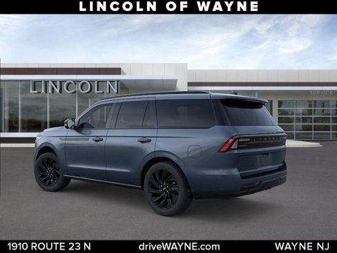 New 2025 Lincoln Navigator Reserve w/ Jet Appearance Package AWD/4WD image 5