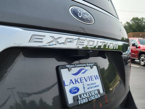 Used 2020 Ford Expedition XLT w/ Equipment Group 202A AWD/4WD image 35