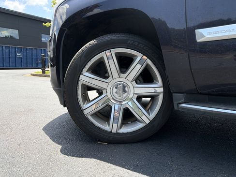 Used 2018 Cadillac Escalade Luxury AWD/4WD image 15
