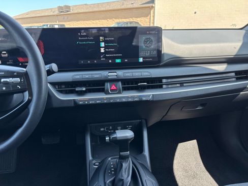 Used 2025 Kia K4 FWD image 17