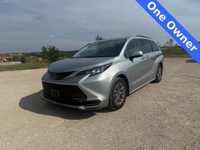 Used 2021 Toyota Sienna LE w/ LE Plus Package