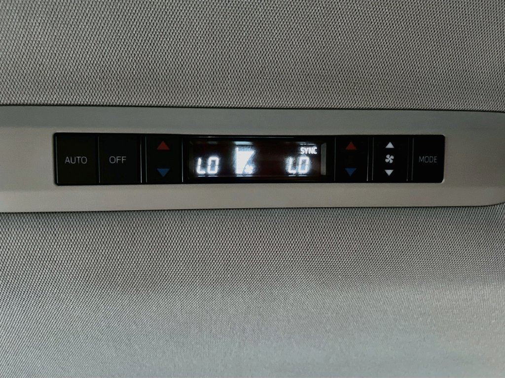 Used 2023 Toyota Sienna XLE AWD/4WD image 26