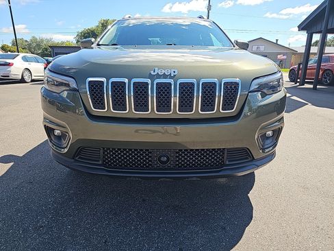 Used 2021 Jeep Cherokee Latitude Plus w/ Mopar Interior Package AWD/4WD image 8