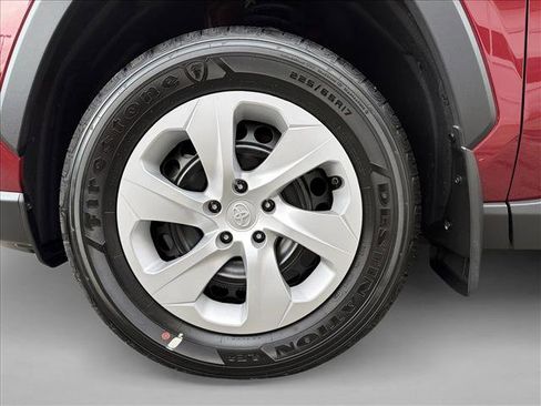 Used 2025 Toyota RAV4 LE AWD/4WD image 9