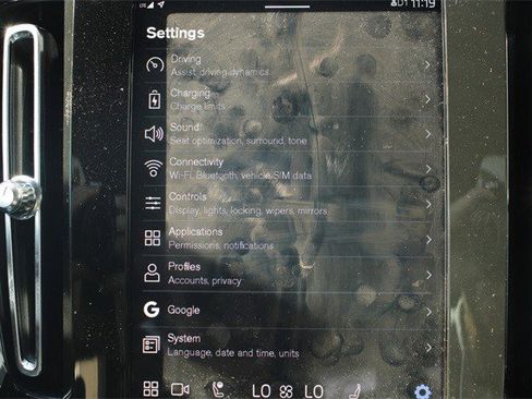 Used 2021 Volvo XC40 P8 Recharge w/ Advanced Package image 37