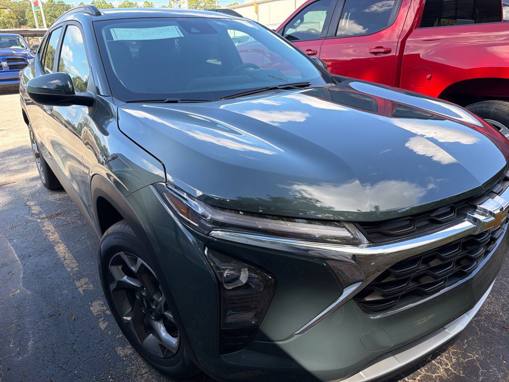 New 2026 Chevrolet Trax LT FWD image 2