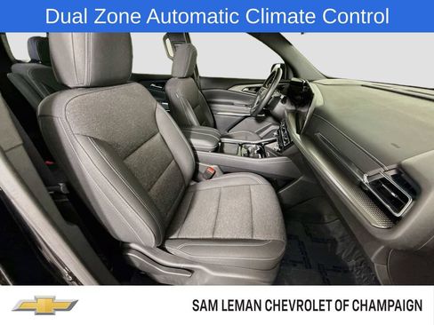 Used 2025 Chevrolet Traverse LT FWD image 28