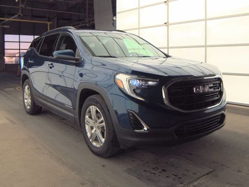 Used 2020 GMC Terrain SLE w/ Driver Convenience Package image 4