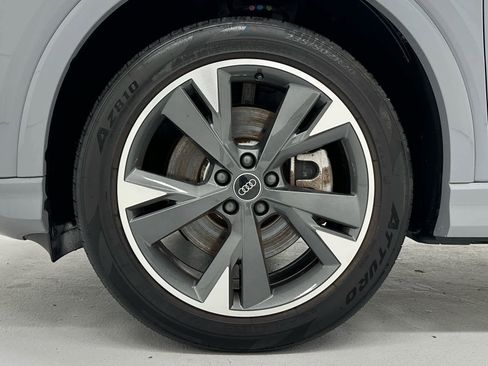 Used 2023 Audi Q4 e-tron Premium w/ Convenience Package image 9