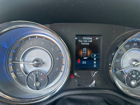 Used 2013 Chrysler 300 C AWD/4WD image 11
