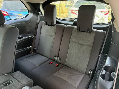 Used 2018 Nissan Pathfinder SV image 18