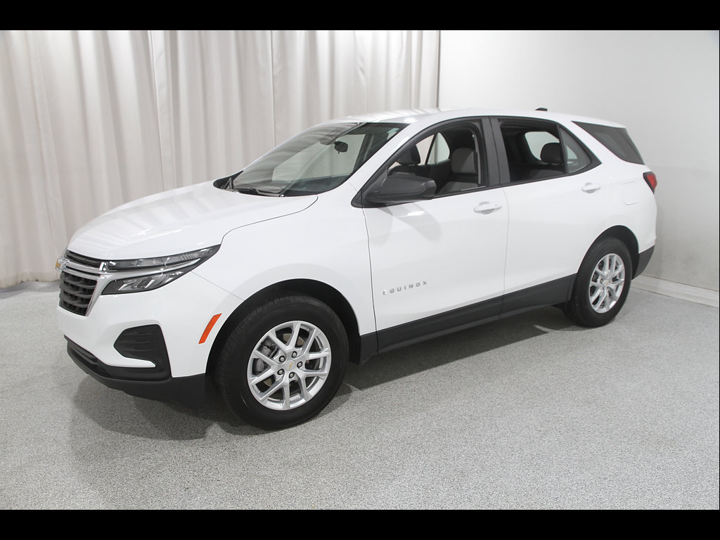 Certified 2024 Chevrolet Equinox LS AWD/4WD image 3