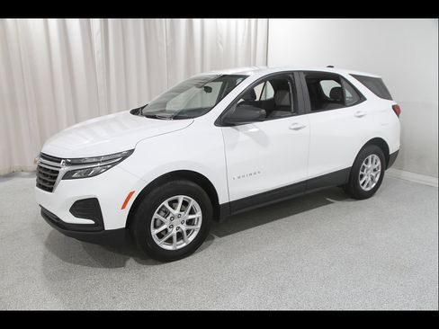 Certified 2024 Chevrolet Equinox LS AWD/4WD image 3