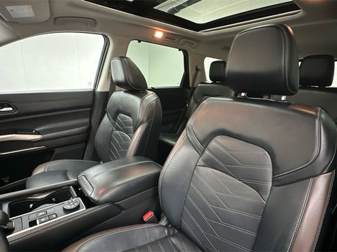 Certified 2022 Nissan Pathfinder Platinum w/ Cargo Package image 9