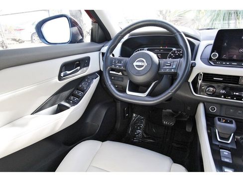 Used 2023 Nissan Rogue SL image 8