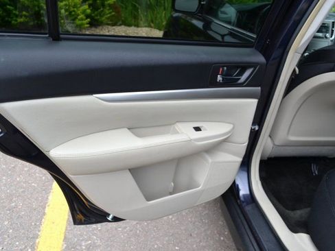 Used 2012 Subaru Outback 2.5i Premium w/ All-Weather Pkg image 32