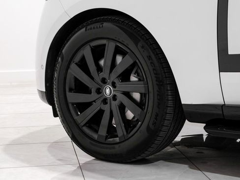 Used 2023 Land Rover Range Rover SE image 54