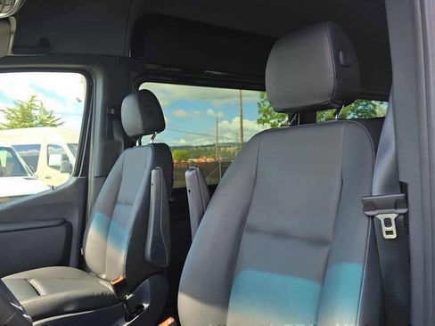 Used 2025 Mercedes-Benz Sprinter 2500 image 22