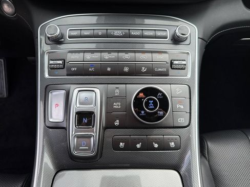 Used 2022 Hyundai Santa Fe Limited AWD/4WD image 19