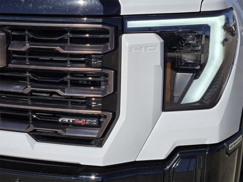 Used 2025 GMC Sierra 2500 AT4X image 15