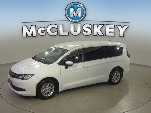 Used 2023 Chrysler Voyager LX FWD image 1