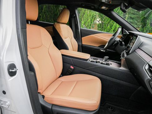 Used 2025 Lexus RX 350 Premium w/ Accessory Package (Z1) image 31