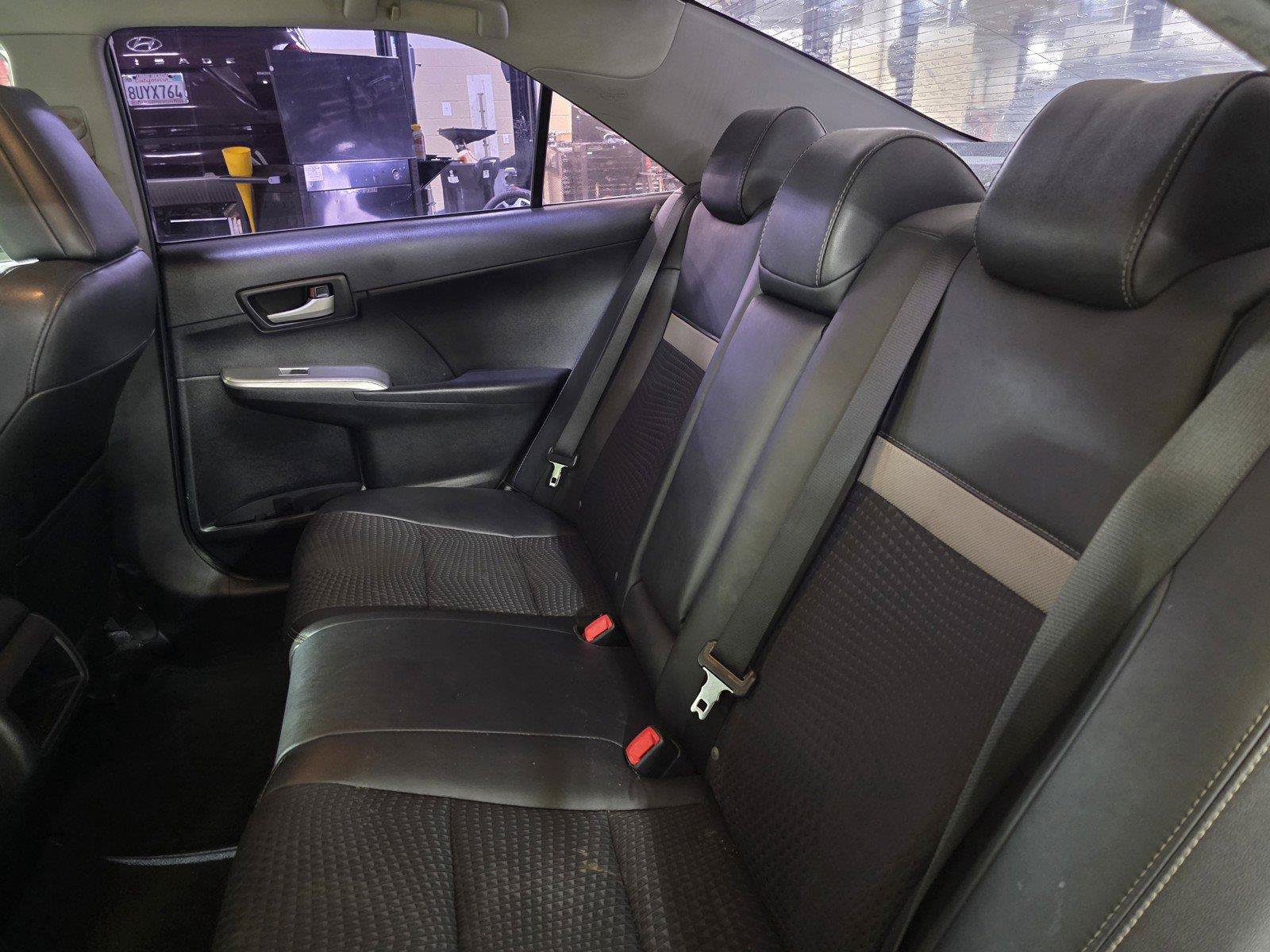 Used 2014 Toyota Camry SE w/ Fleet Convenience Package FWD image 11
